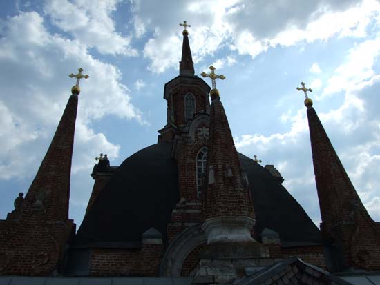 Вид со смотровой площадки на церковь Знамения иконы Божией Матери