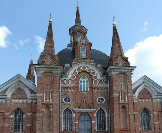 Вид с тыльной стороны на церковь Знамения иконы Божией Матери